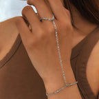 Bracelet relié à une bague par une chaîne fine, finition dorée, vue 5, King Watch