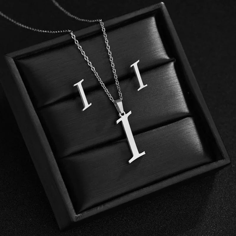 Collier pendentif initiale en acier inoxydable, finition dorée ou argentée, vue 3, King Watch