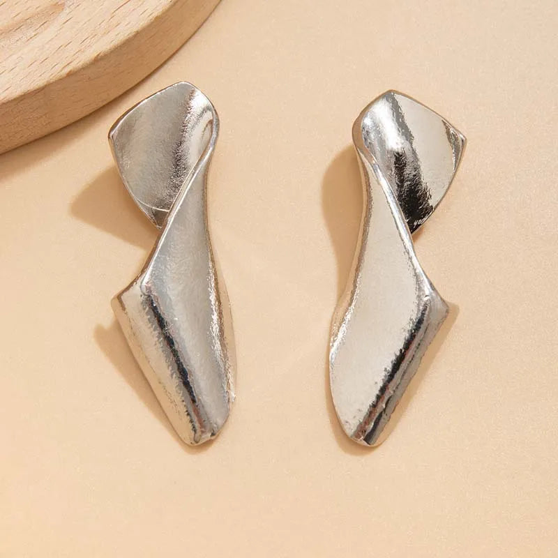 Boucles d'oreilles puces au motif torsadé irrégulier, vue 4, King Watch