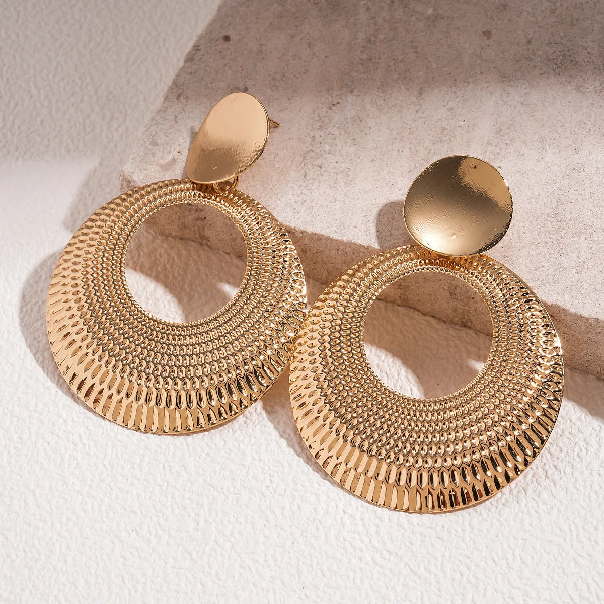 Boucles d'oreilles pendantes à cercle ajouré, vue 8, King Watch