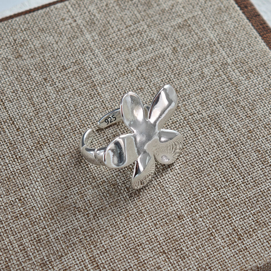 Adjustable open ring, hammered flower, King Watch