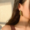 Boucles d'oreilles puces au motif torsadé irrégulier, vue 6, King Watch