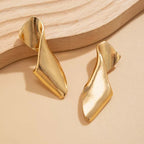 Boucles d'oreilles puces au motif torsadé irrégulier, vue 3, King Watch