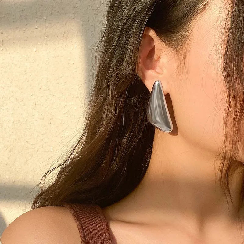 Boucles d'oreilles puces au motif torsadé irrégulier, vue 9, King Watch