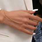 Bracelet relié à une bague par une chaîne fine, finition dorée, vue 4, King Watch