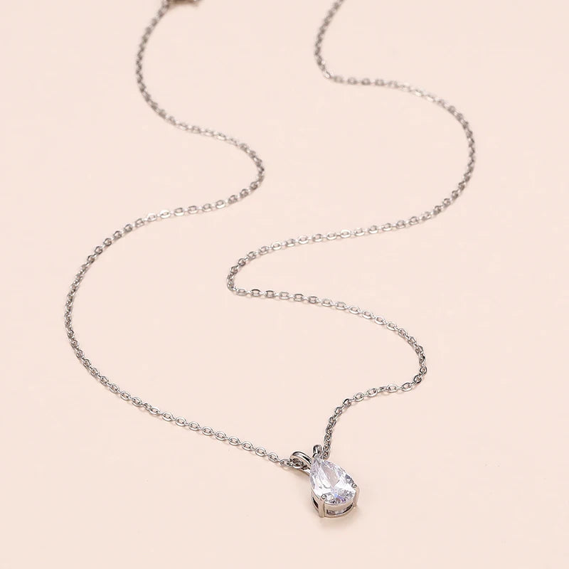 Collier à pendentif goutte serti de zircone sur chaîne fine, vue 3, King Watch