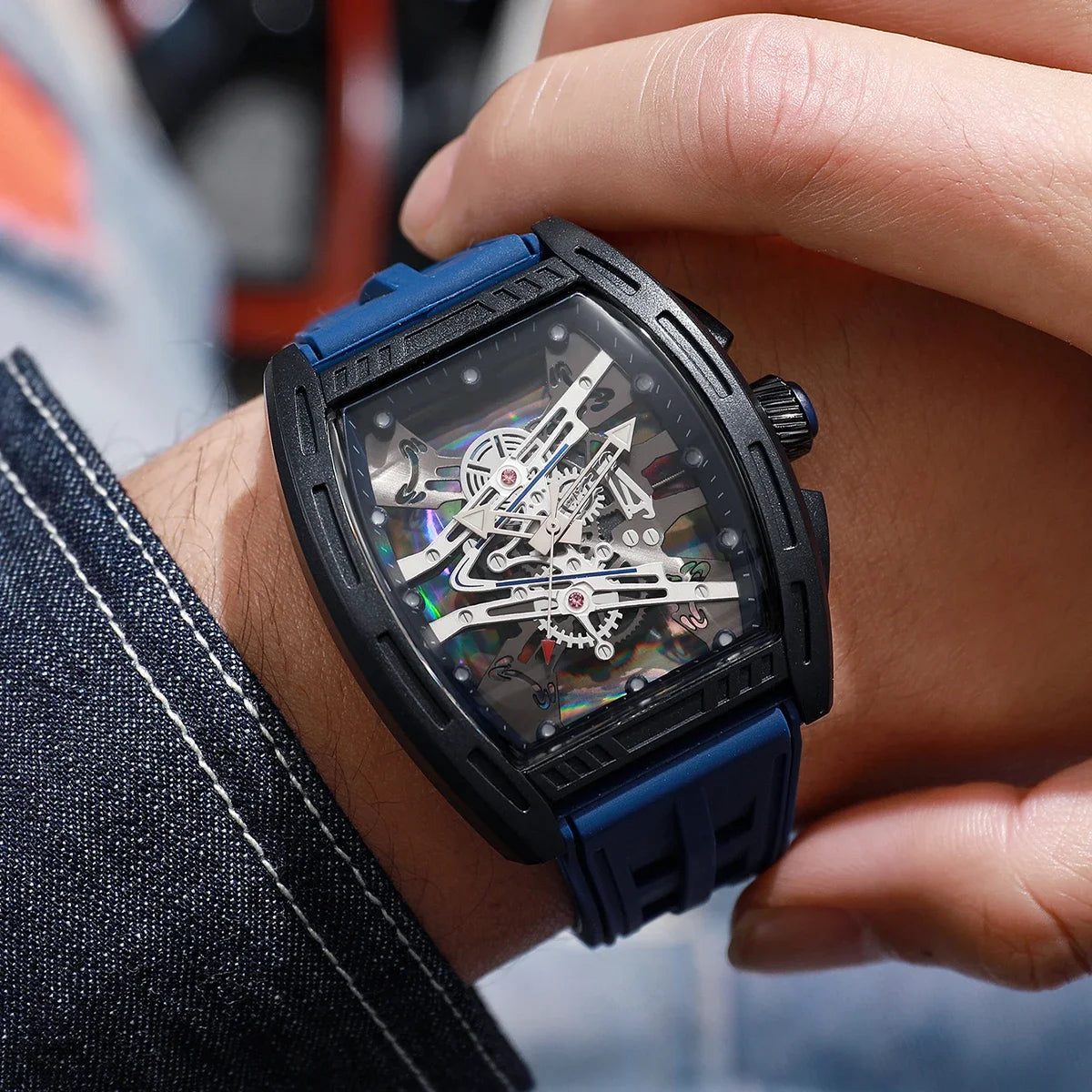 Montre homme tonneau noire à cadran ajouré, bracelet en silicone, vue 4, King Watch